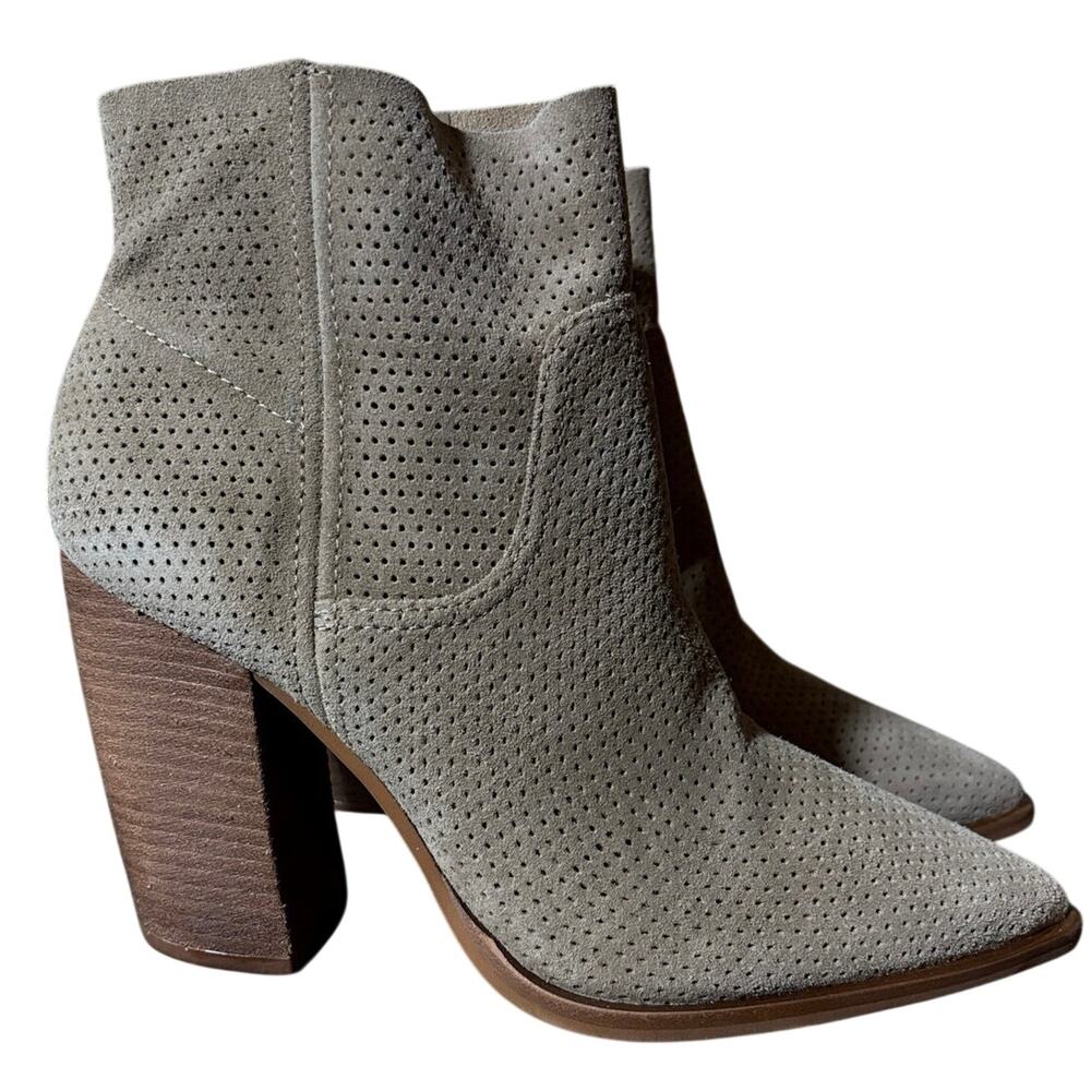 Vince Camuto Cava perforated suede ankle booties tan chunky block heel Sz 10